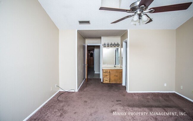 Building Photo - 4800 Dentcrest Dr