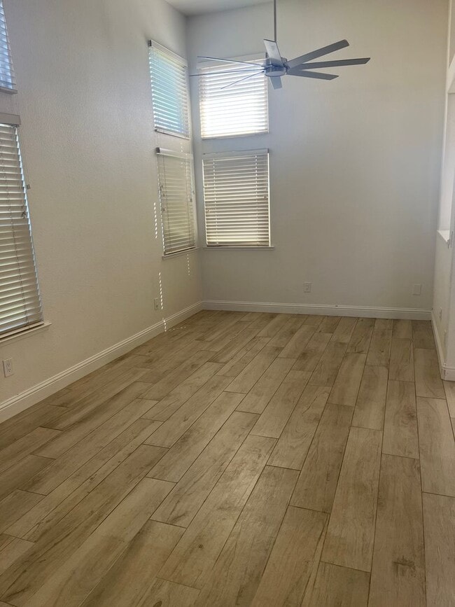 Building Photo - Beautiful Remodel Home in Peggy Heller Sch...