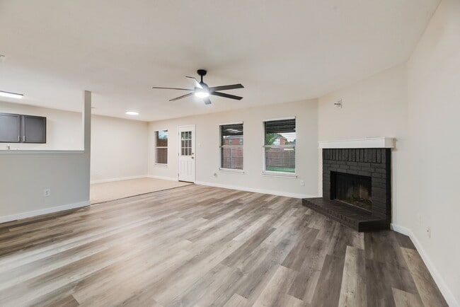 Building Photo - "Charming 3-Bedroom with 2 Bathrooms in Wy...
