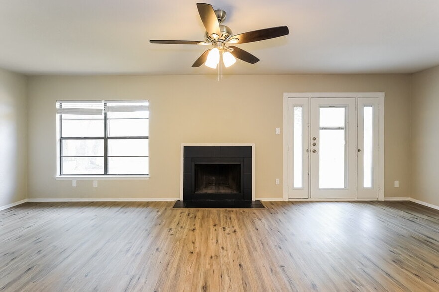 Building Photo - 9106 Valley Ridge
