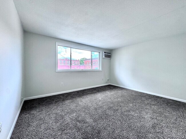 Building Photo - 50-58 Walnut Street Unit 14
