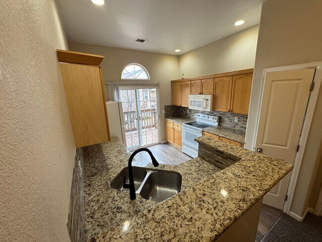 Building Photo - 4005 S Dillon Way