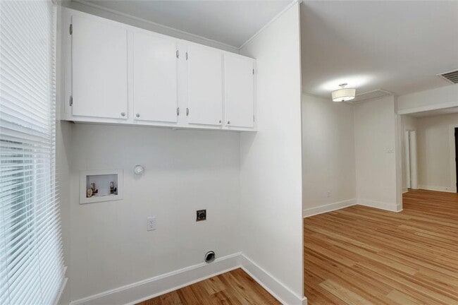 Building Photo - 1102 Hackberry St