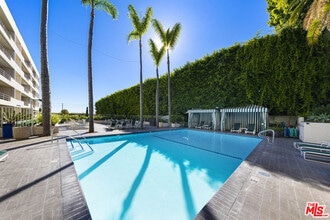 Building Photo - 1131 Alta Loma Rd