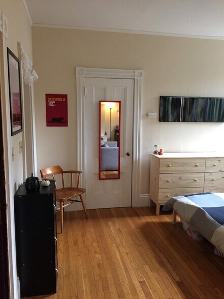 *Pictures are representative samples of the advertised unit. In some cases, the actual units you tou - 4 Symphony Rd