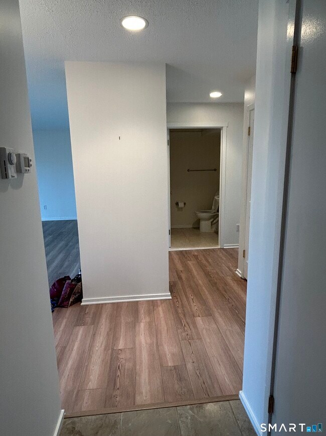 Building Photo - 419 Heritage Vlg