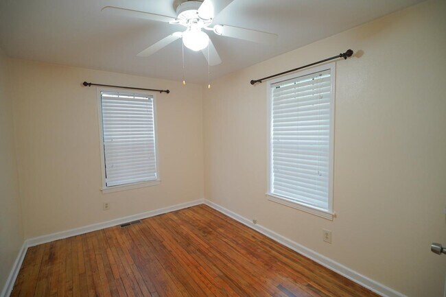Building Photo - 212 W Osceola St
