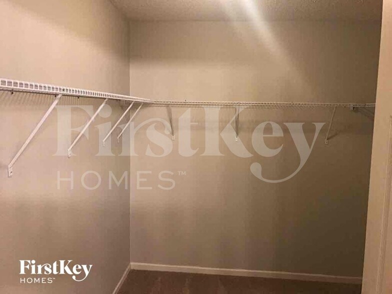 Building Photo - 5702 N Jefferson Dr