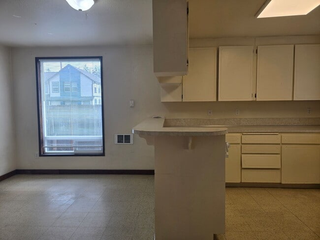Building Photo - 6117 Community Pl SW