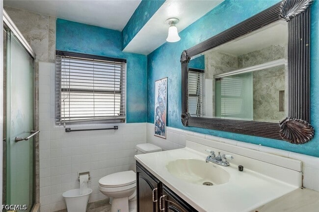 Building Photo - 806 N Entrada Dr