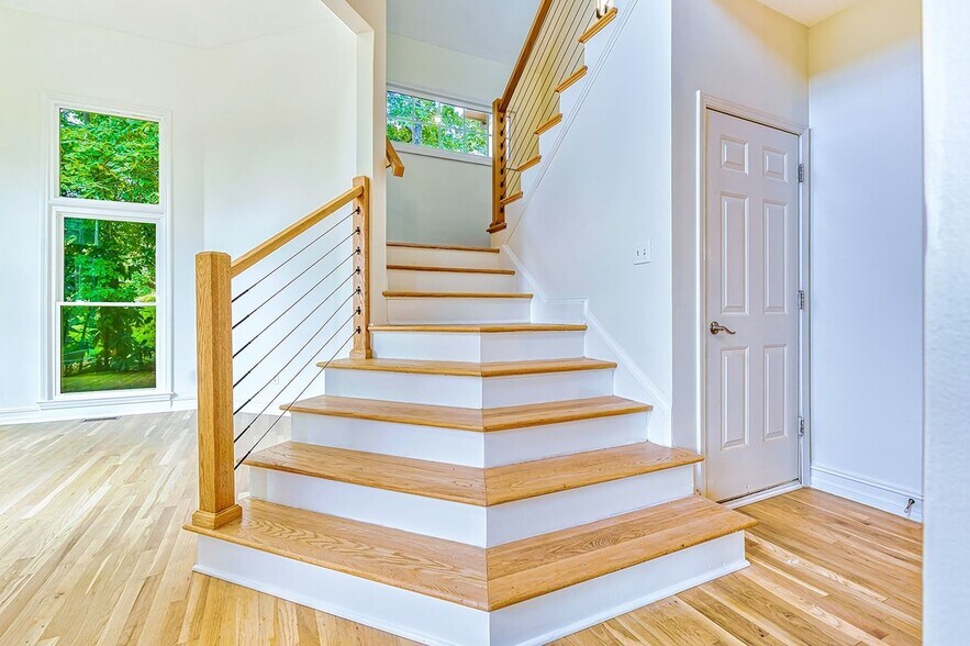Building Photo - 132 Interlochen Dr
