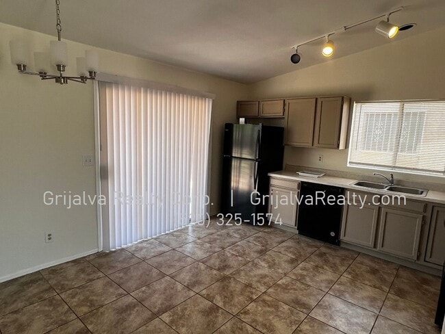 Building Photo - 3 Bedroom, 2 Bath House for Rent Northwest...