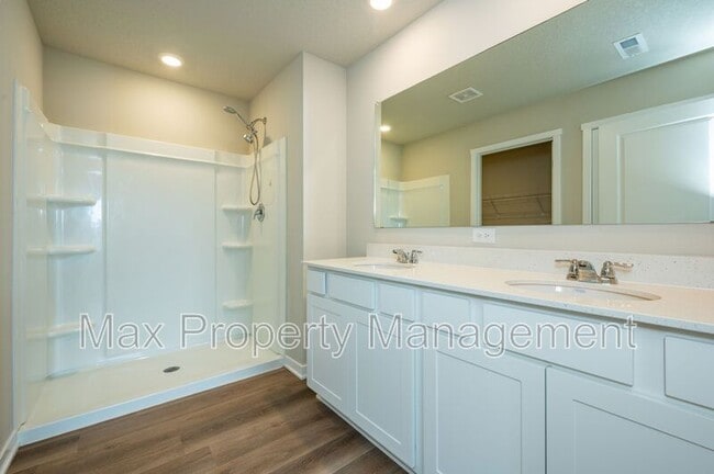 Building Photo - 4308 NE 15th St