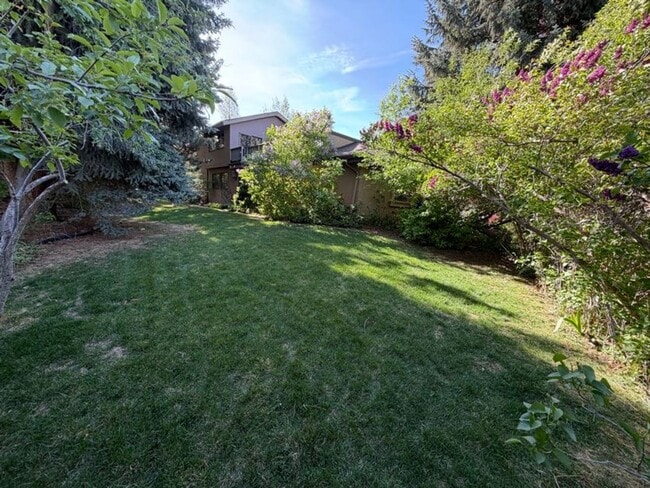 Building Photo - Beautiful Bountiful Home Near Temple & Mueller Park – Prime Location