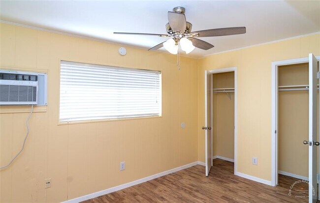 Building Photo - 2108 San Gabriel St