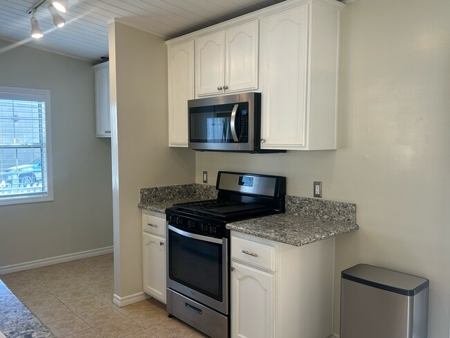 Building Photo - 15327 Pimenta Ave