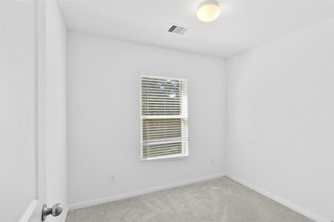 Building Photo - For lease in the sought-after Cedar Point community, this delightful home boasts 1,065 square fee...