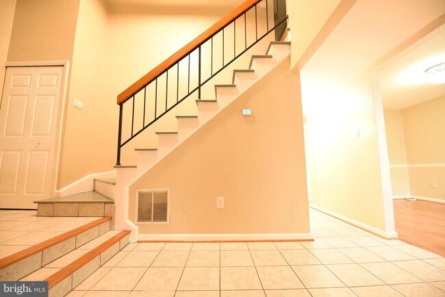 Building Photo - 111 Biscayne Ct