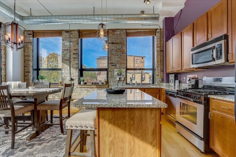 Building Photo - 1701 NE Madison St