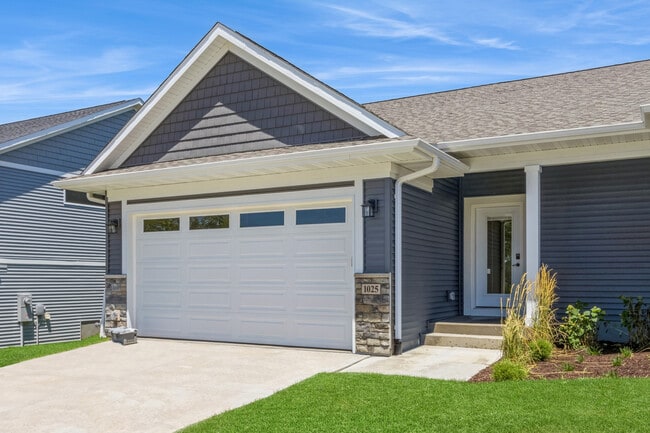 Building Photo - 1025 Switchgrass Ln