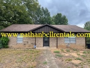 Building Photo - Single-Family Home: 2 bed, 1 bath