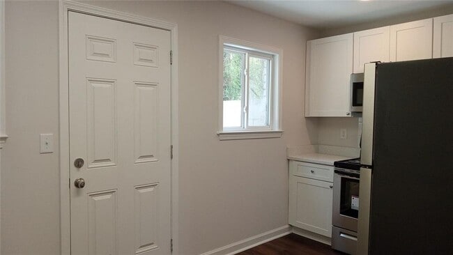 Building Photo - 2156 Park Terrace