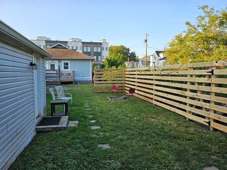 Building Photo - 114 Lucile St