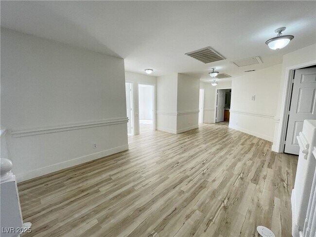 Building Photo - 7732 Crenshaw Way