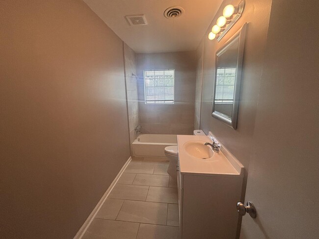 Building Photo - 4845 Ortie Dr