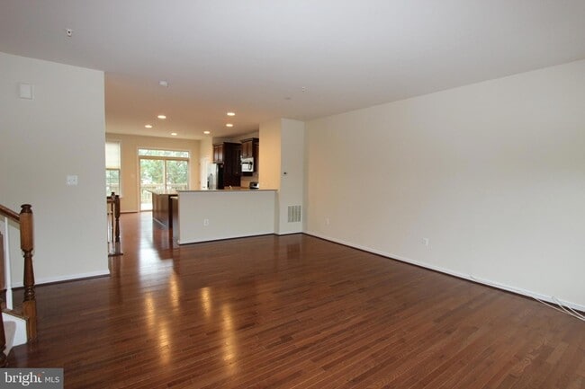 Building Photo - 325 Hersden Ln