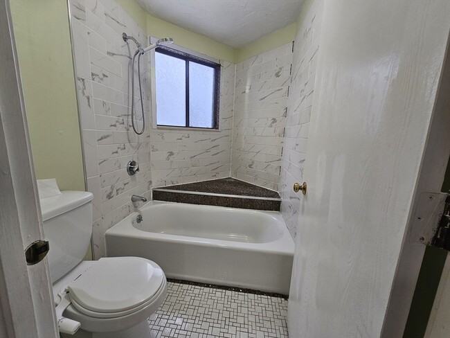 Building Photo - 3 Treetop Park