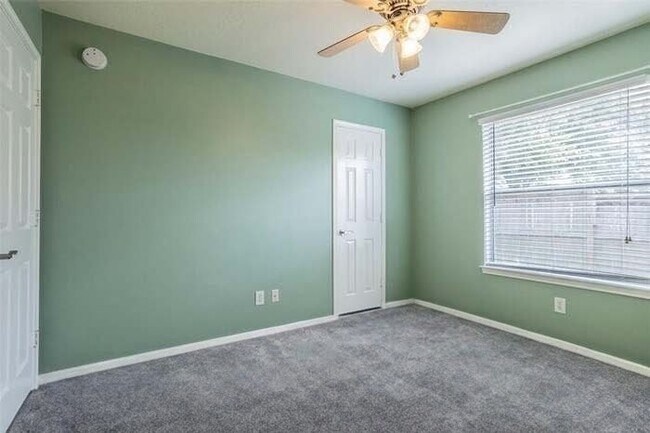 Building Photo - 221 Armand Bay Dr