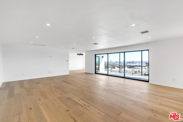 Building Photo - 1210 Larrabee St