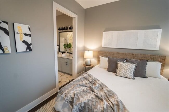 Building Photo - 1052 Fraser St