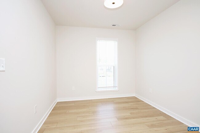 Building Photo - 6019 Bicknell St