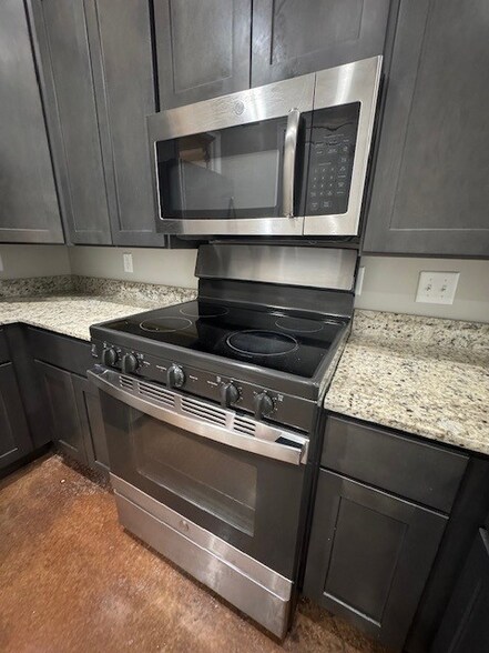 Building Photo - 305 W Second St