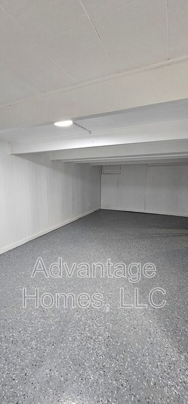 Building Photo - 911 N 70th Terrace