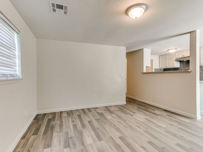 Building Photo - 4 Bedroom/2 Bath home with fenced yard.