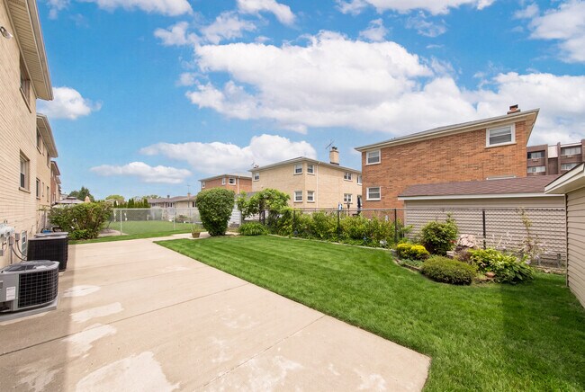 Building Photo - 8440 W Windsor Ave