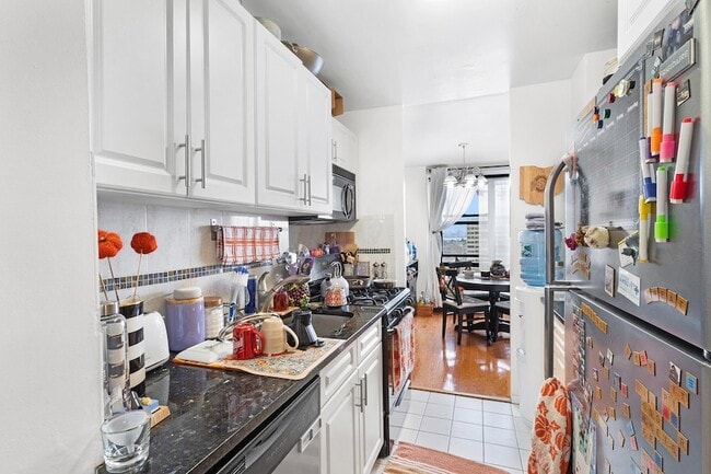 Building Photo - 10 Huron Ave