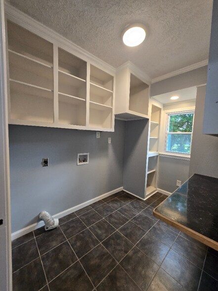 Building Photo - 4462 Bryant Dr SW