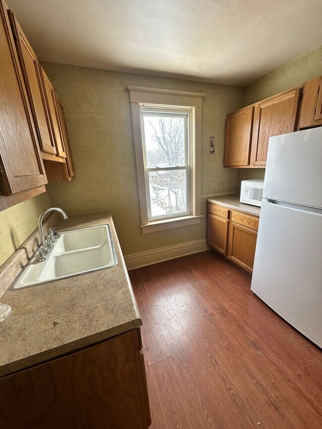 Building Photo - 1100 E Corrington Ave