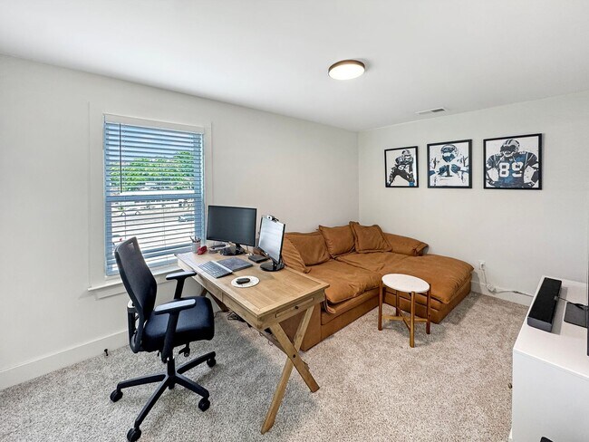 Building Photo - Newer Construction Meets Historic Cooper Young Charm • 5bd / 3ba