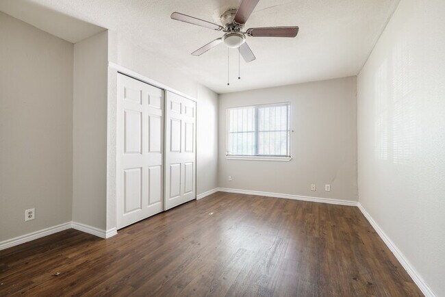 Building Photo - 7127 Glen Terrace