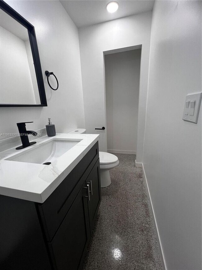 Building Photo - 3820 SW 16th St