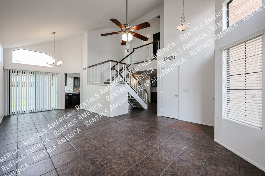 Building Photo - 967 E Rockwell Dr