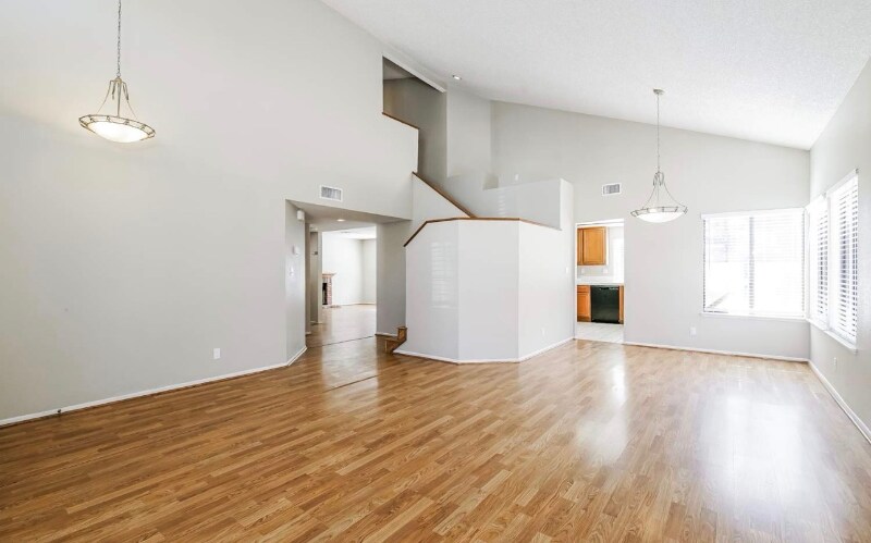 Building Photo - 4540 Grandview Dr