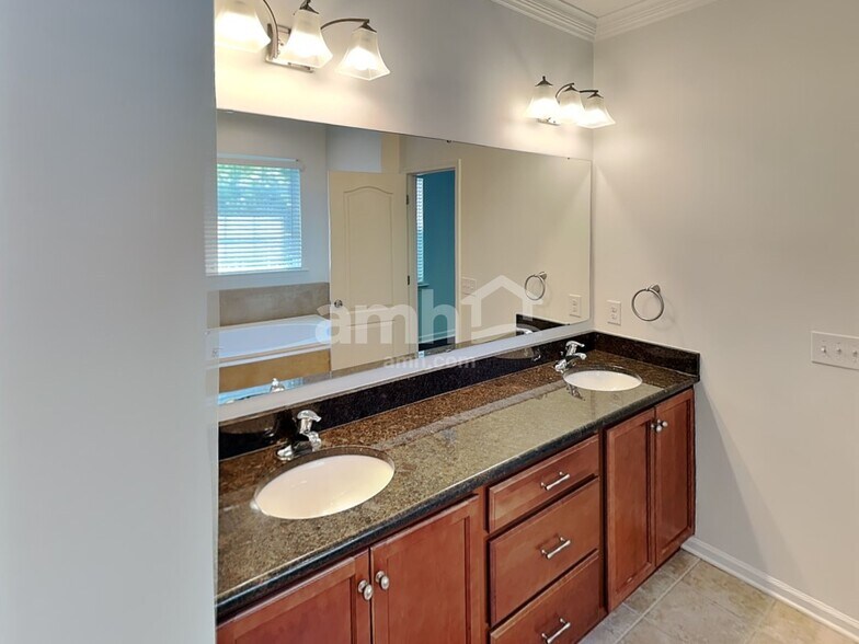 Building Photo - 15105 Carlow Hills Pl