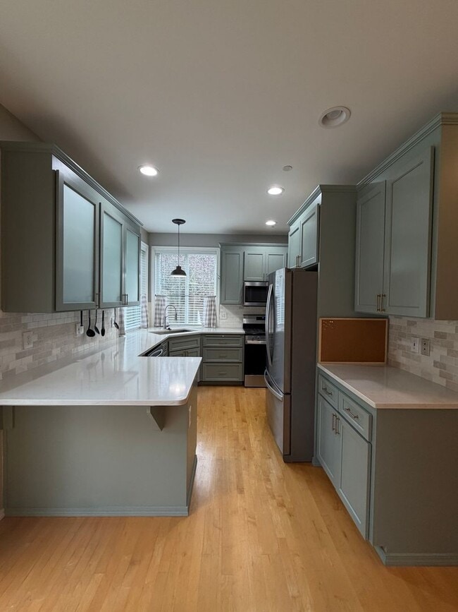 Building Photo - 2060 Hammond Ave