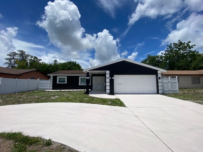 Building Photo - Stunning Rental Pool House in South St. Pe...